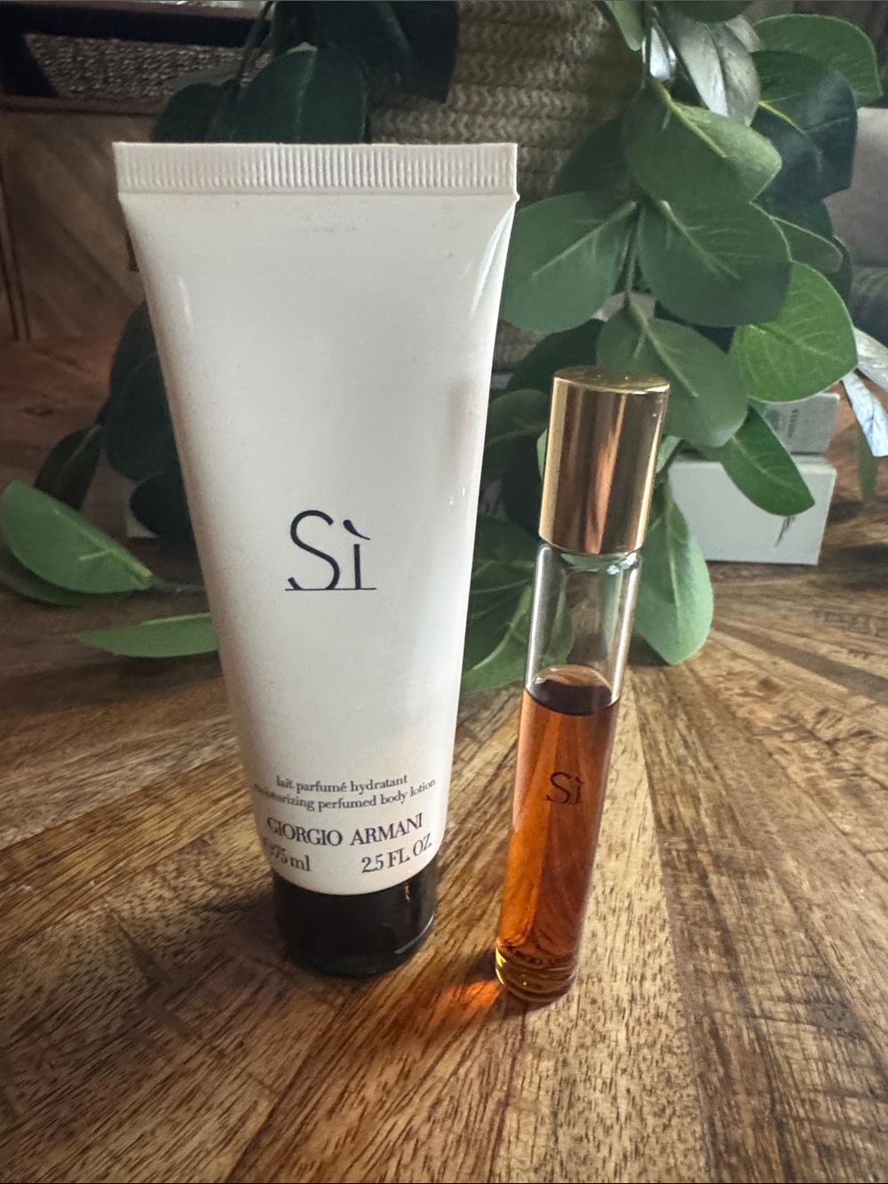 Giorgio Armani Sì Body Lotion Tube and Amber Roller Perfume - Picture 2 of 4